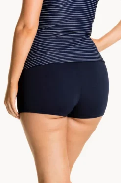 Form Still Regular Short