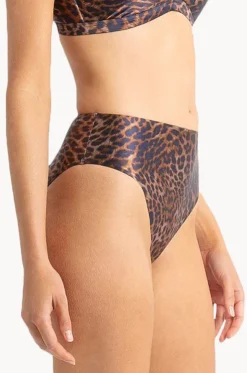 Lioness High Rise Leg Pant
