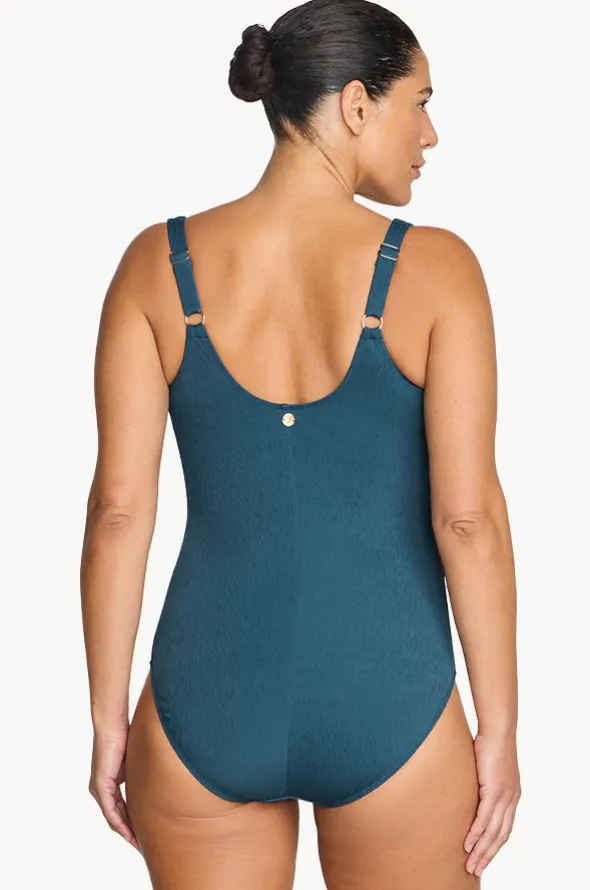 Minque Delacroix One Piece