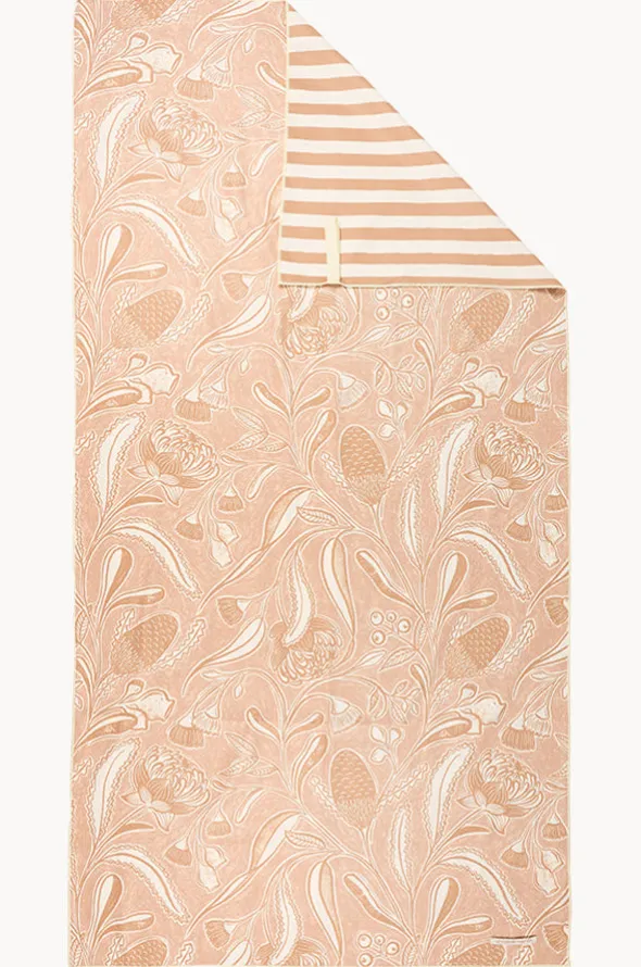 Trailing Natives Sand Free Towel